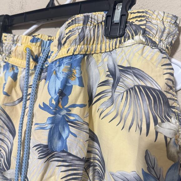 Tommy Bahama Relax Swim trunks Board Shorts Size L hawaiian nylon mesh lined - Picture 2 of 7